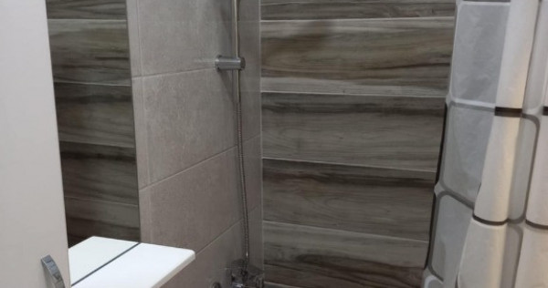 De vanzare garsoniera in zona Tractorul