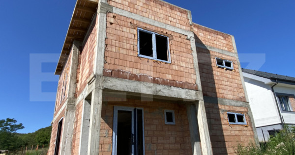 Ansamblu privat case individuale: 120 mp util, 600 mp teren,