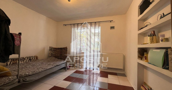 Apartament cu 2 camere, decomandat, parter inalt,centrala...