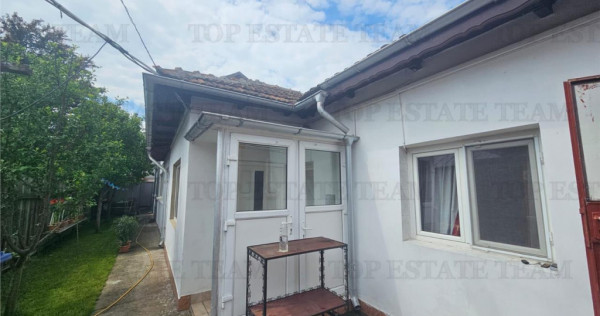 Casa la curte cu garaj dublu langa Padurea Rosu