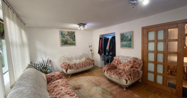 Apartament de vanzare cu 3 camere, 81 mp, zona Victor Babes