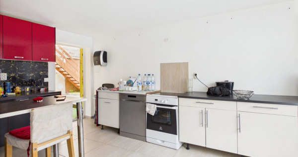 Casă cu 6 camere în zona Central