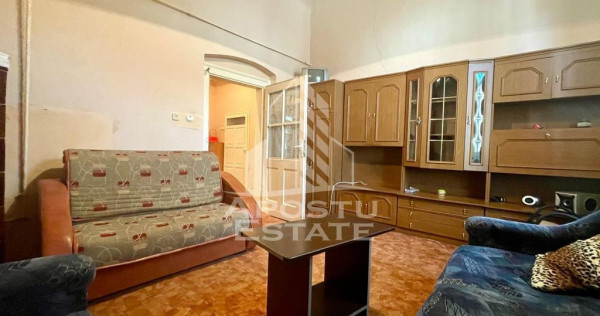 Apartament decomandat, 2 camere curte comuna - Zona Piata...