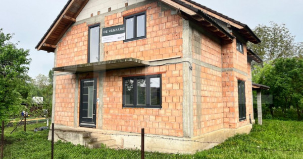 Casa spatioasa cu 4 camere, 150 mp, 10 ari teren, zona Arcal