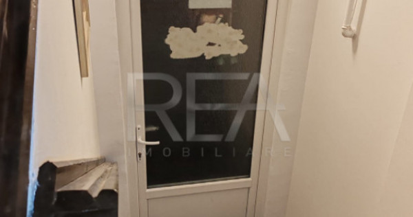 APARTAMENT CU 3 CAMERE DE VÂNZARE LA MANSARDA UNUI BLOC ÎN