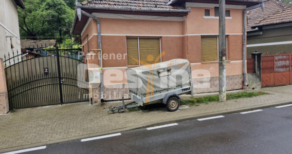 Casă frumoasă - zonă liniștită