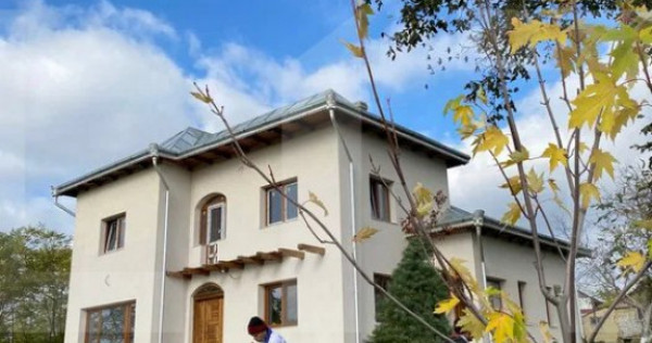 Casa individuala, 178mp, teren 1200, Broscauti