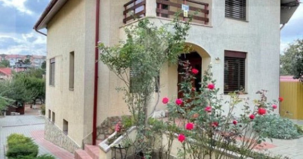 Casa premium, zona centrala, 224 mp utili si 800 mp teren