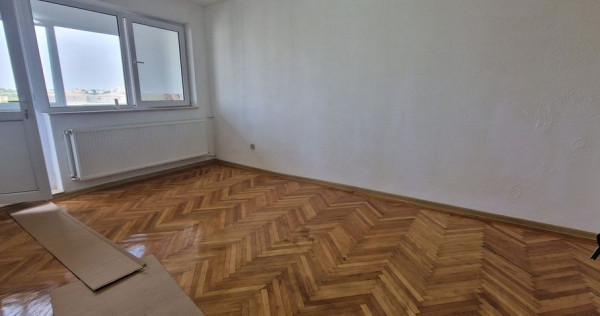 Gara-Abator, apartament cu 3 camere decomandate.