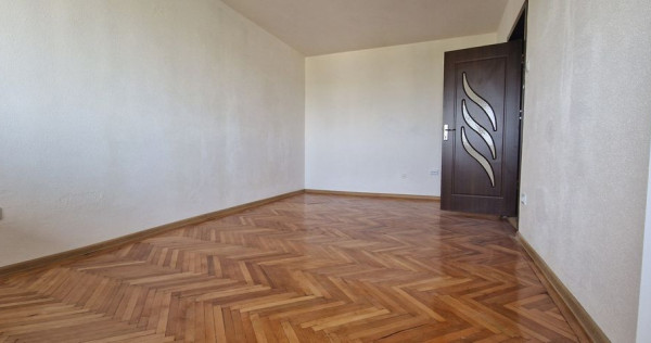 Gara-Abator, apartament cu 3 camere decomandate.