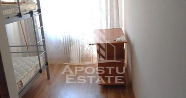 Garsoniera renovata, 12 mp cu baie proprie, etajul 1, zon...