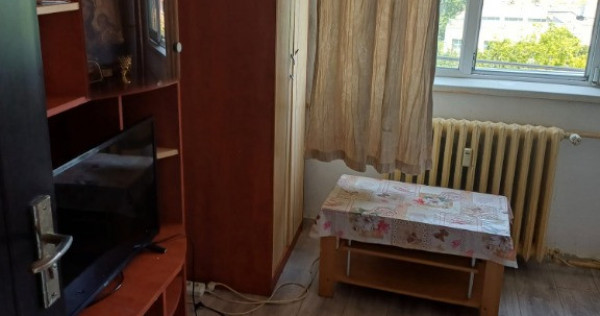 Granit garsoniera mobilata- baie cu wc si dus