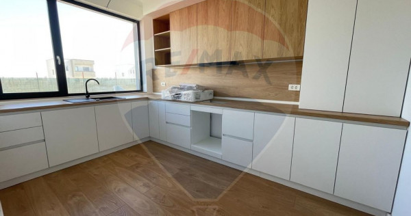 Casă / Vilă individuala cu Terasa Circulabila in Tunari