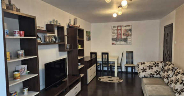 Apartament 4 camere, decomandat - zona Calea Bucuresti