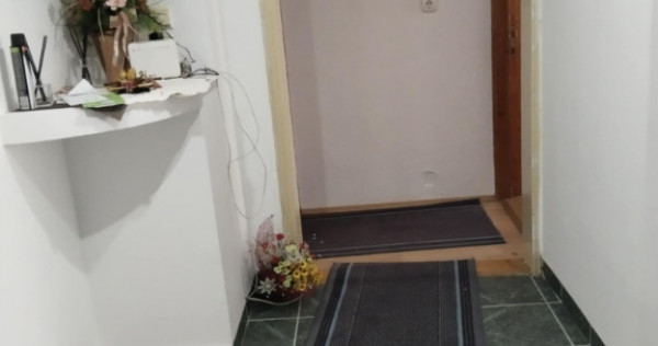 Privat... apartament 3 camere strada Volovățului