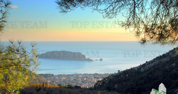 Teren de in Budva Muntenegru