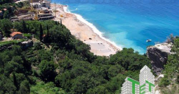 Teren de in Budva Muntenegru