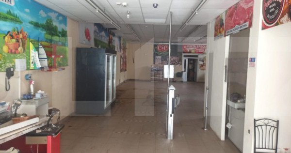 Spatiu comercial, de vanzare, parter + apartament la etaj, z