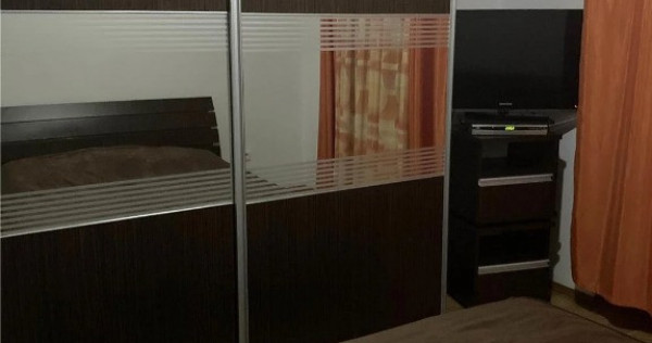 1 camera in zona Aradului