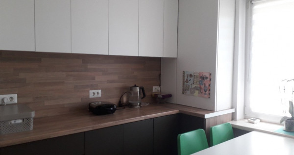 Apartament cu 4 camere decomandate Zona George Enescu