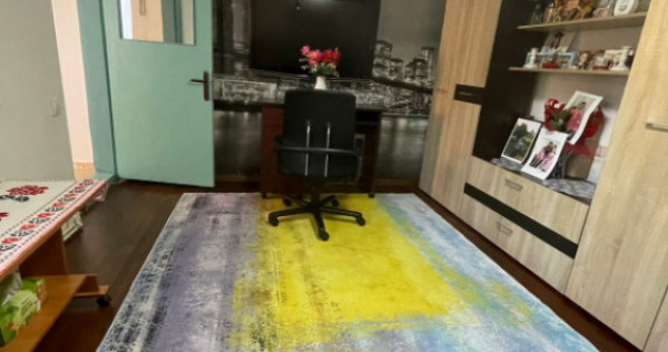 Casă cu 3 camere, garaj și curte spațioasă – zona Giul