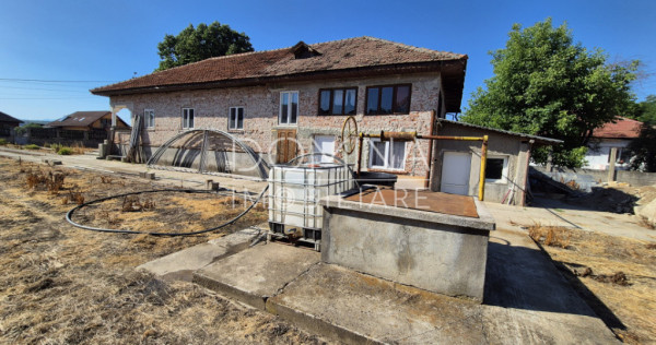 Casă cu teren impresionant &icirc;n T&acirc;rgu Jiu