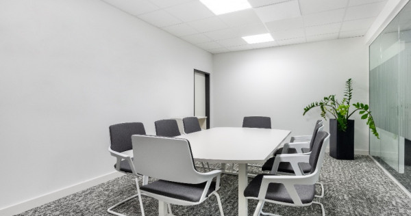 Spațiu de birou privat pentru 3 persoane în Regus Hermes