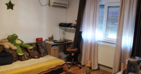 Apartament de vanzare, cu 2 camere, 52 mp, zona Rovine