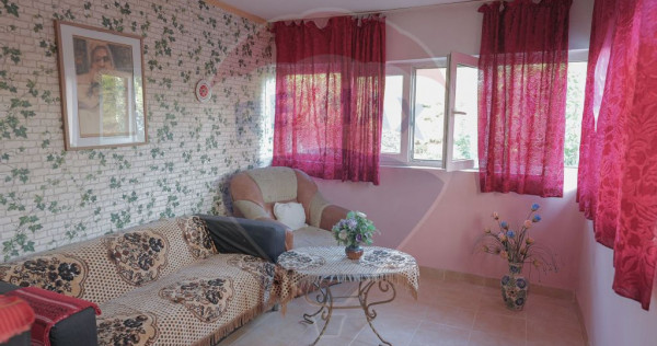 Casă spațioasă cu 6 camere, la câțiva pași de Palat...