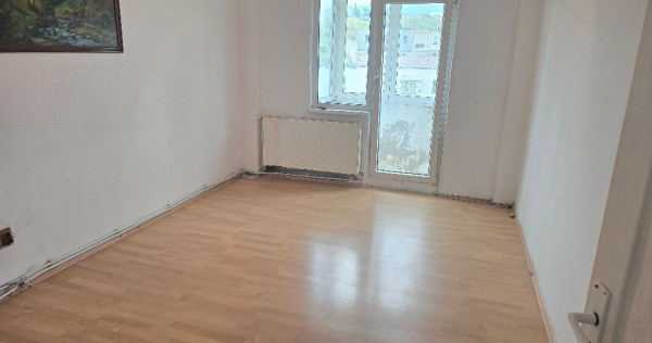 Vand apartament 2 camere decomandat in Deva, zona Micro 15, etaj 7,