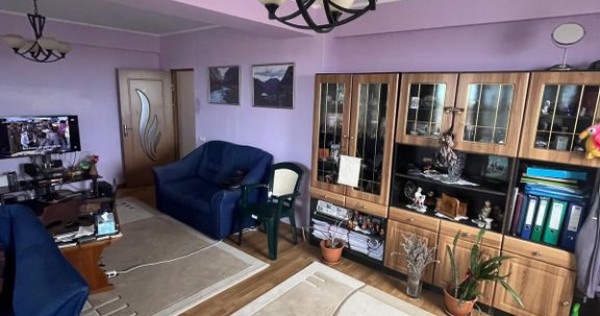 Apartament cu 4 camere FOARTE MARE inel 1