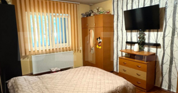 Apartament de vanzare, cu 2 camere, decomandat, zona Bartolo