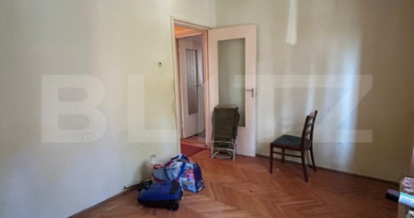 Apartament cu 4 camere, 82 mp, zona Dambu