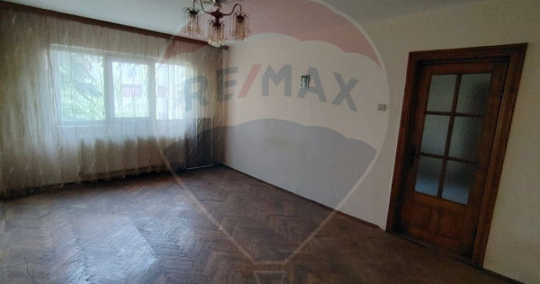 Apartament cu 3 camere str. Alexandru Vlahuta