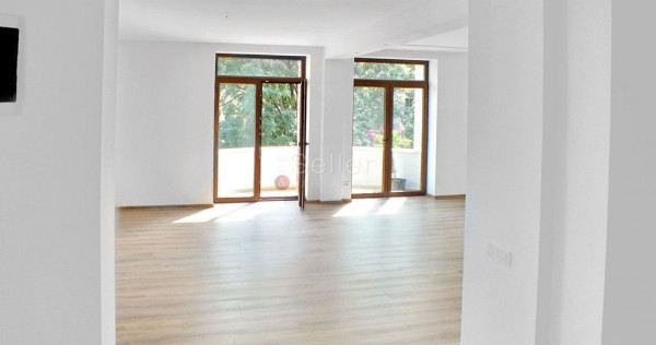 Spatiu birouri central