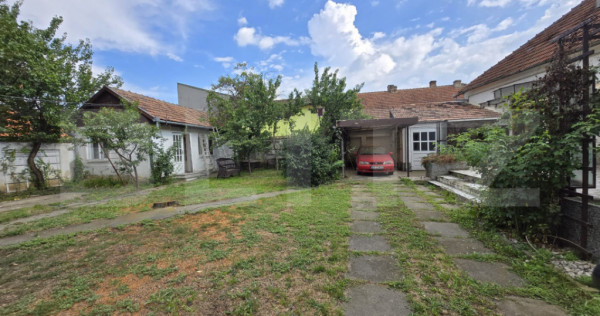Casa individuala cu 4 camere, 581 mp teren, zona centrala, S