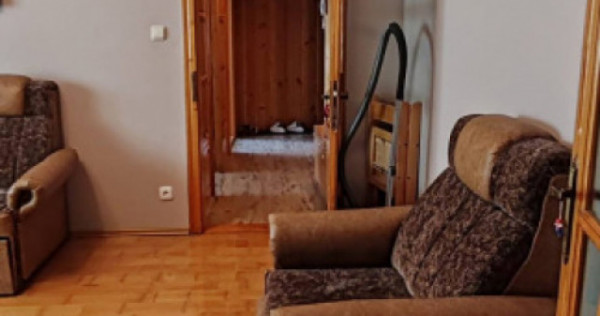 Apartament 3 camere, etajul 1/4, Radauti