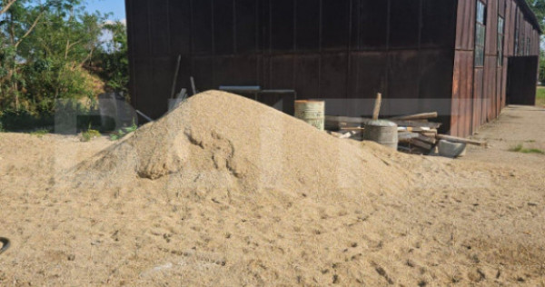 Spațiu industrial + spații de cazare/birouri de &icirc;nchiriat