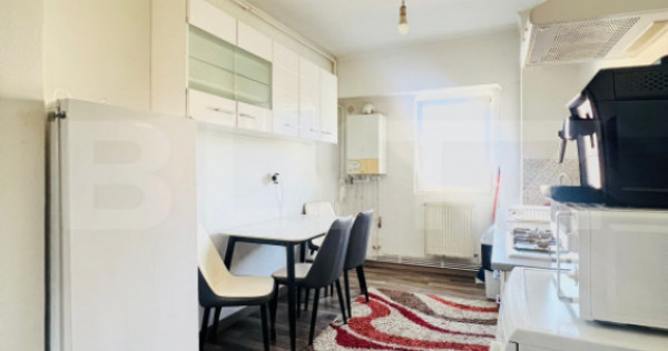 Apartament cu 3 camere, decomandat, 65 mp, zona Materna