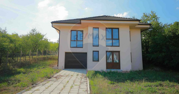 De vânzare Casă nouă cu 4 camere, teren 1190 mp Cartie...