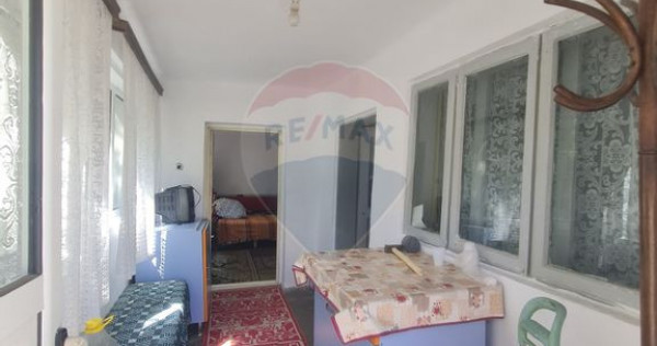 Casă cu 4 camere de vânzare in Jaristea