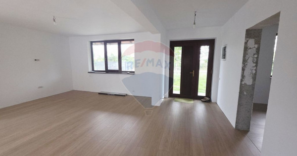 Casă cu livadă și teren generos &ndash; Girov