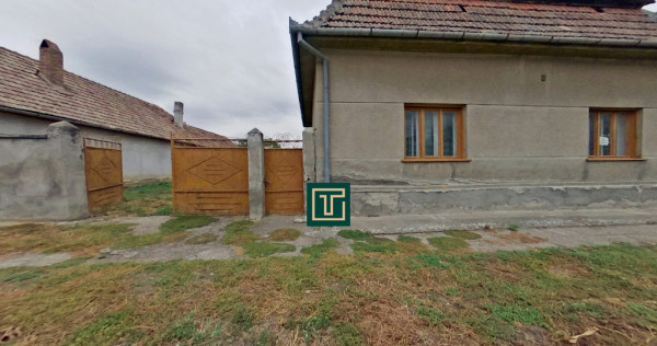 Casă tradițională cu teren generos în Secusigiu, județul Arad