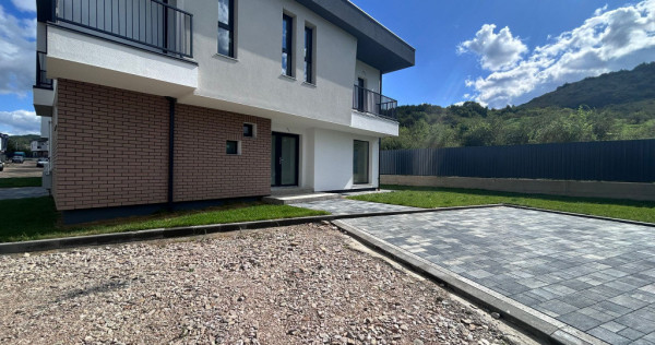 CASA TRIPLEX DE VÂNZARE ÎN FLOREȘTI