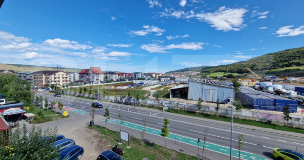 Apartament cu 2 dormitoare, 51 mp, 3 balcoane, parcare, cent