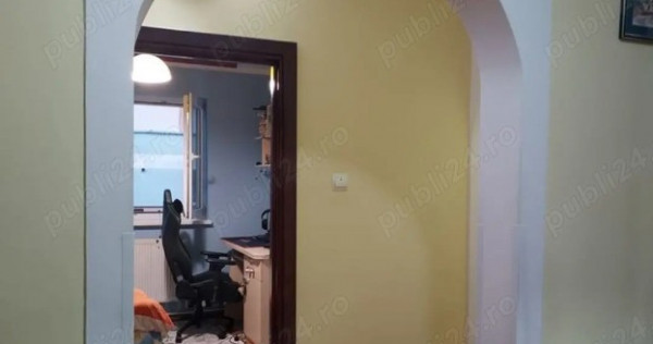 Apartament cu 3 Camere Decomandate Zona George Enescu