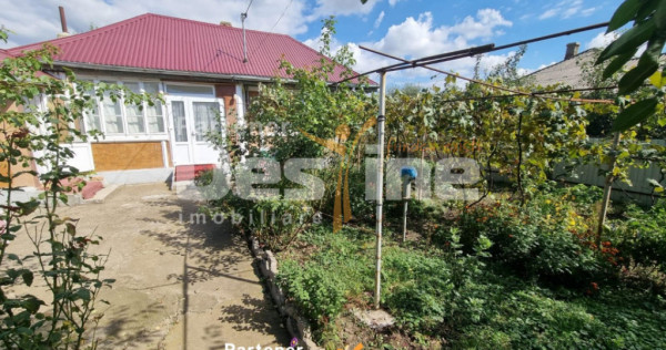 Lunca Pașcani &ndash; Casă + teren 692 mp cu utilități, la 6