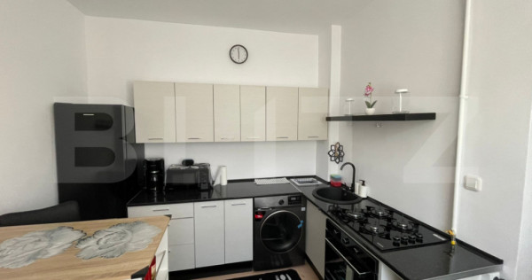 Apartament de vanzare, cu 2 camere, zona Tractorul
