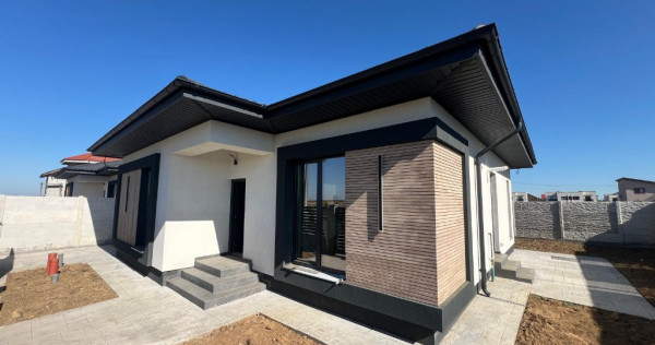 Casa individuala pe parter cu 4 camere // 2 bai // panouri 3 Kw