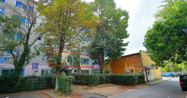De vânzare apartament cu 3 camere, etajul 1, Strada Bors...